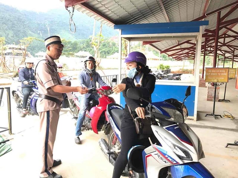 Đi xe máy đến Bà Nà Hill