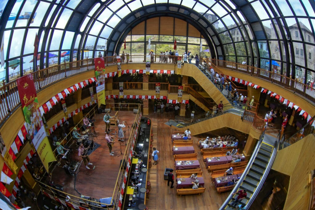 Đi Bà Nà Hills ăn gì