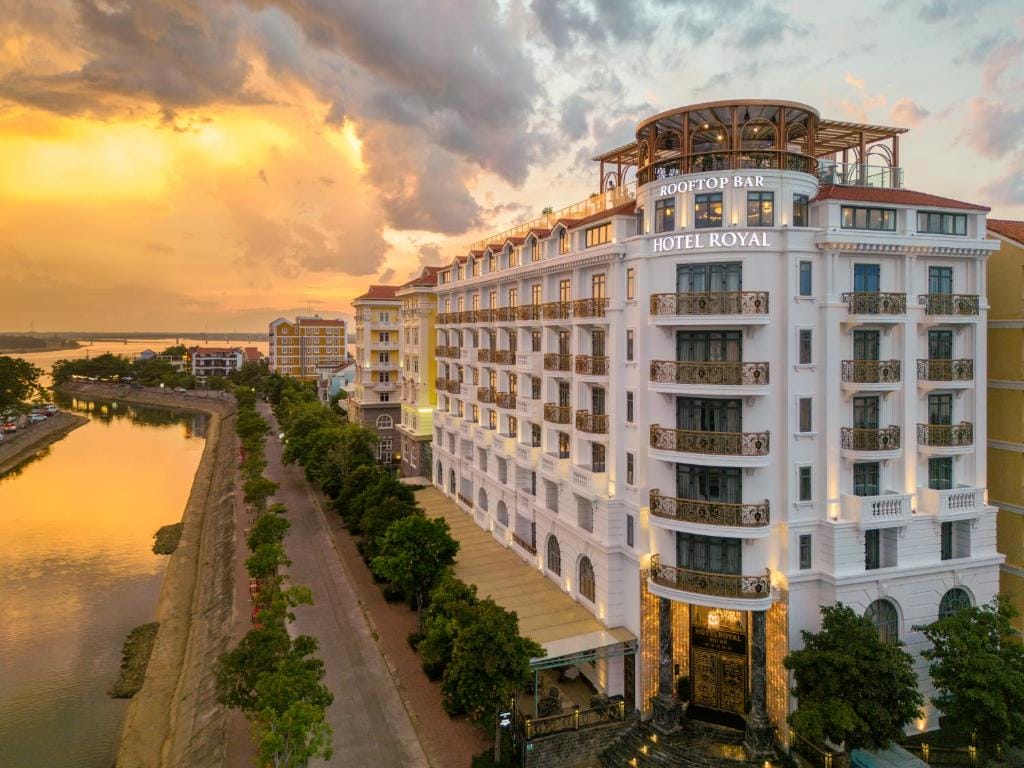 Hotel Royal – khách sạn gần sông Hoài Hội An sang trọng