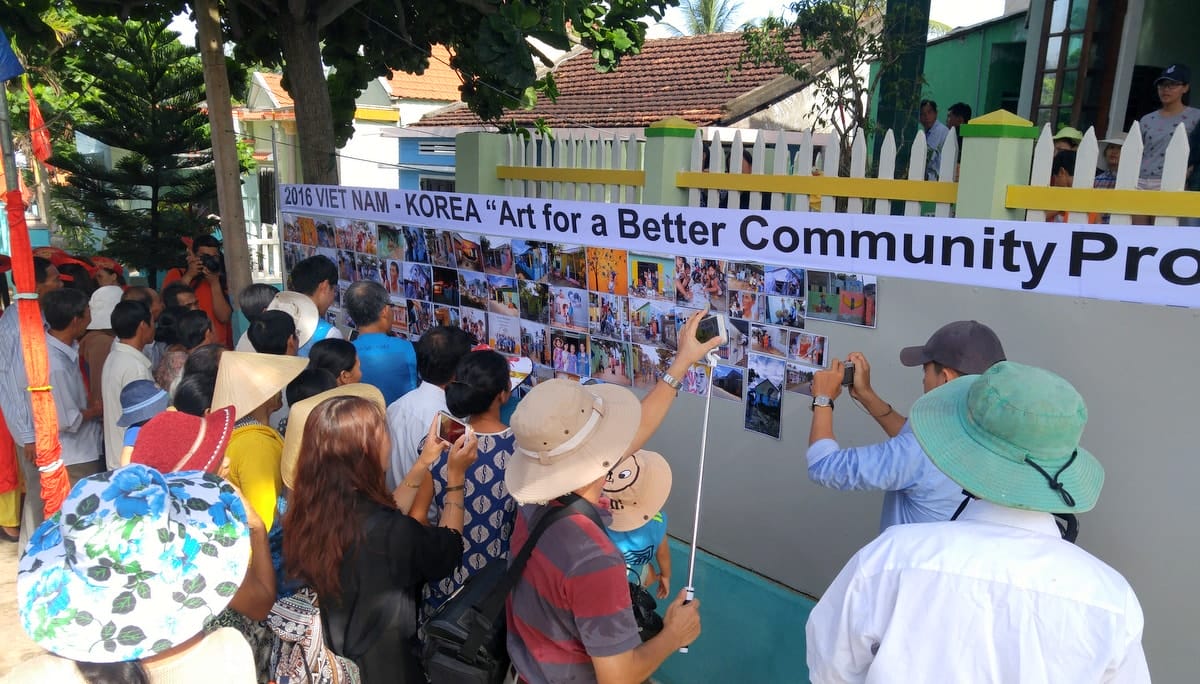 Dự án giao lưu mỹ thuật cộng đồng làng Bích Họa 2016