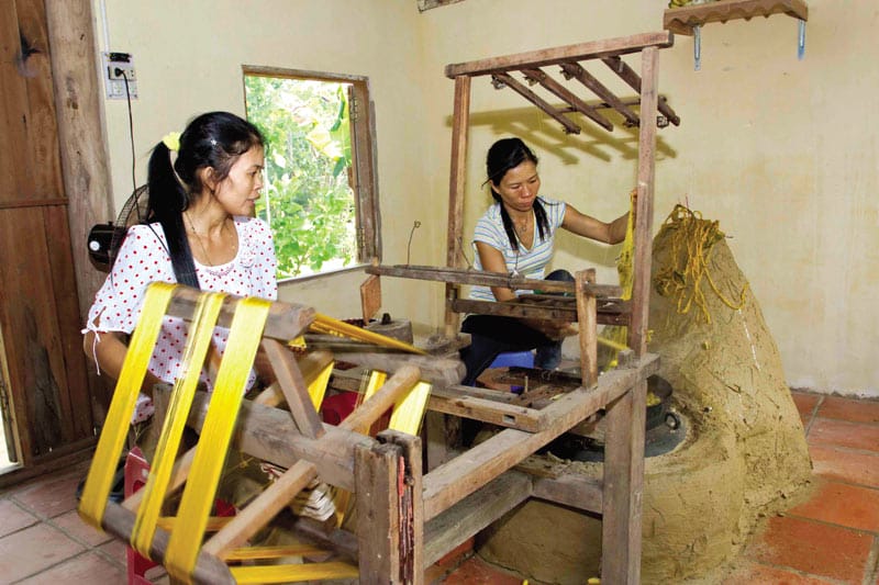 Lụa tơ tằm Hội An – Hành trình khám phá nét đẹp truyền thống qua từng sợi tơ