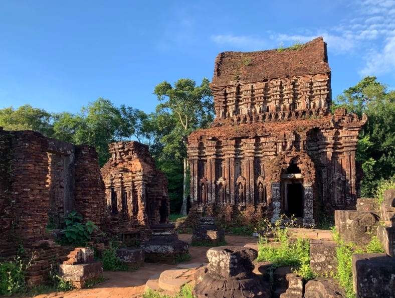 Di tích Mỹ Sơn gần Hội An