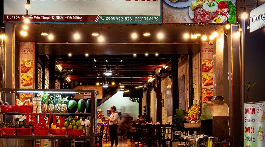 Cơm Tấm Út Vân gần biển Mỹ Khê