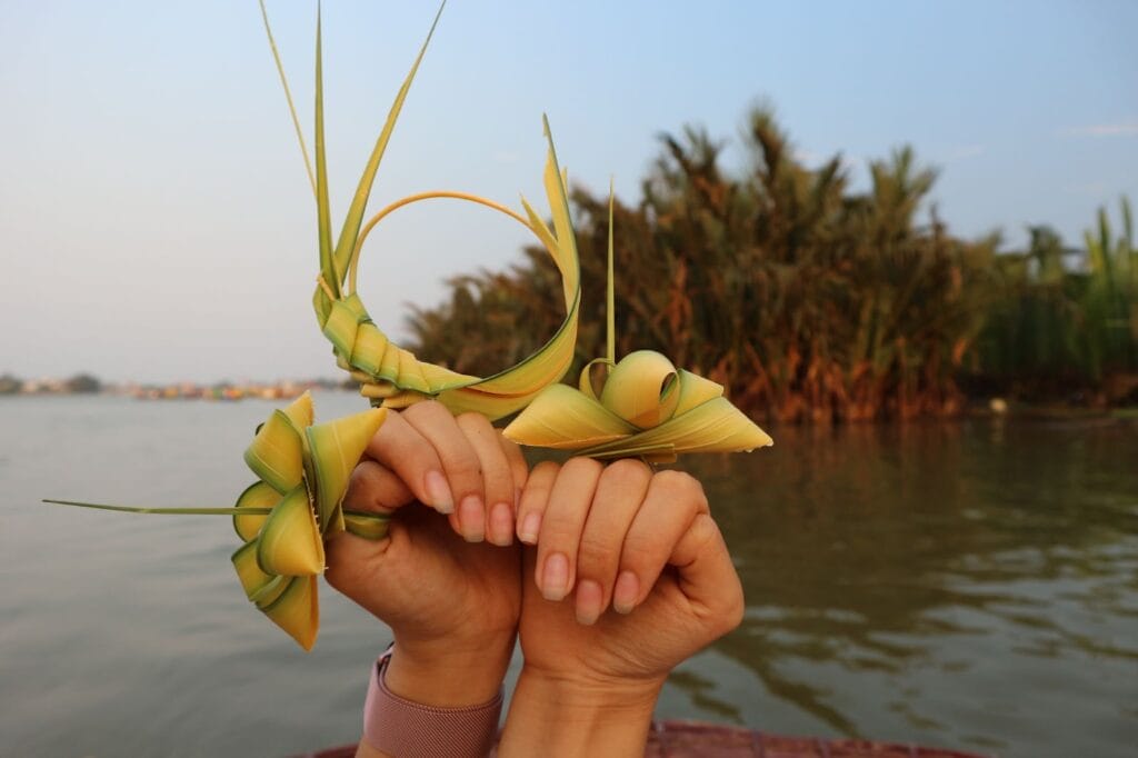 Review Tour Trải Nghiệm Hội An: Có Gì Hấp Dẫn Mà Du Khách Mê Mẩn?