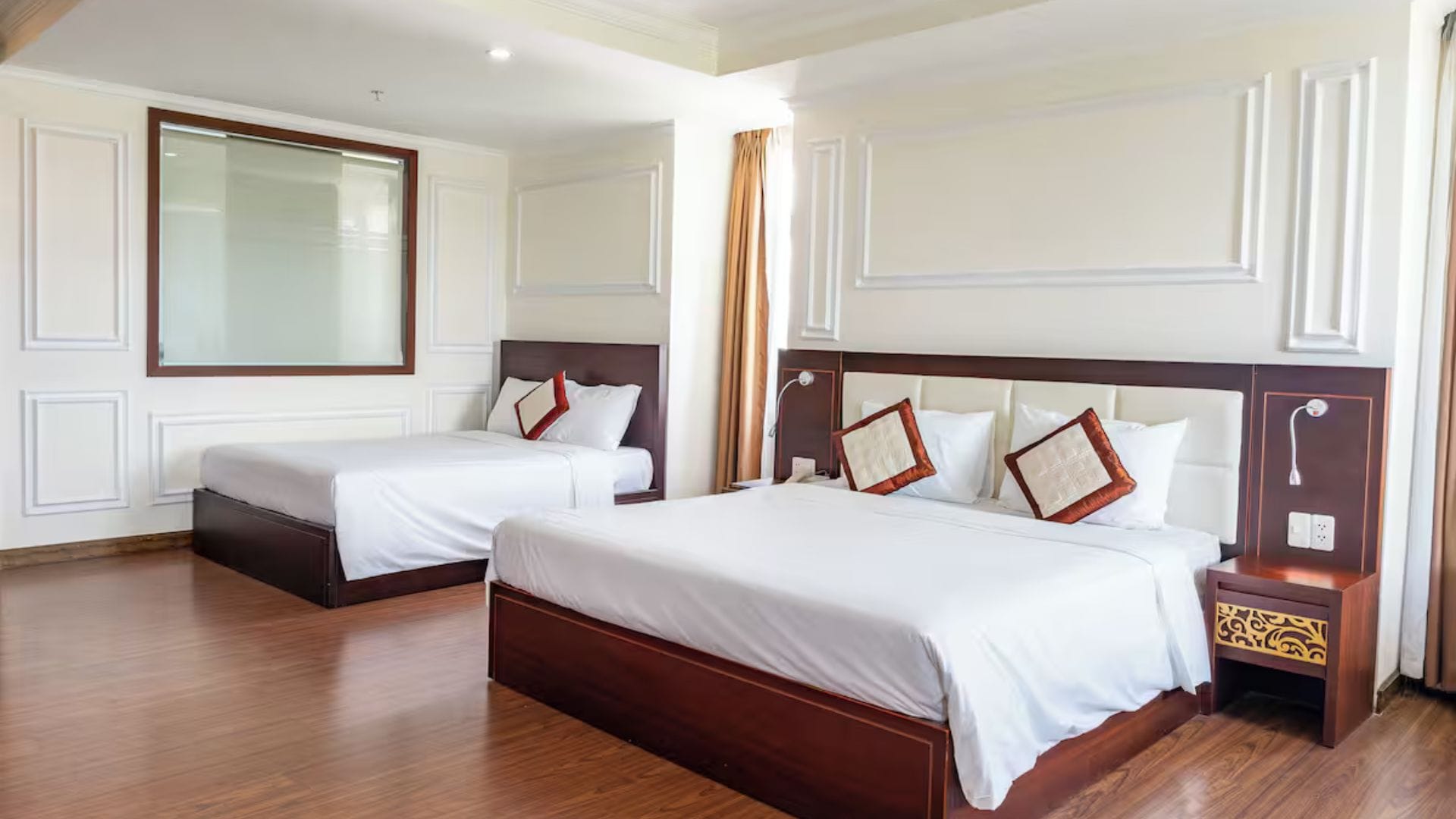 khách sạn gần Nguyễn Tất Thành Đà Nẵng